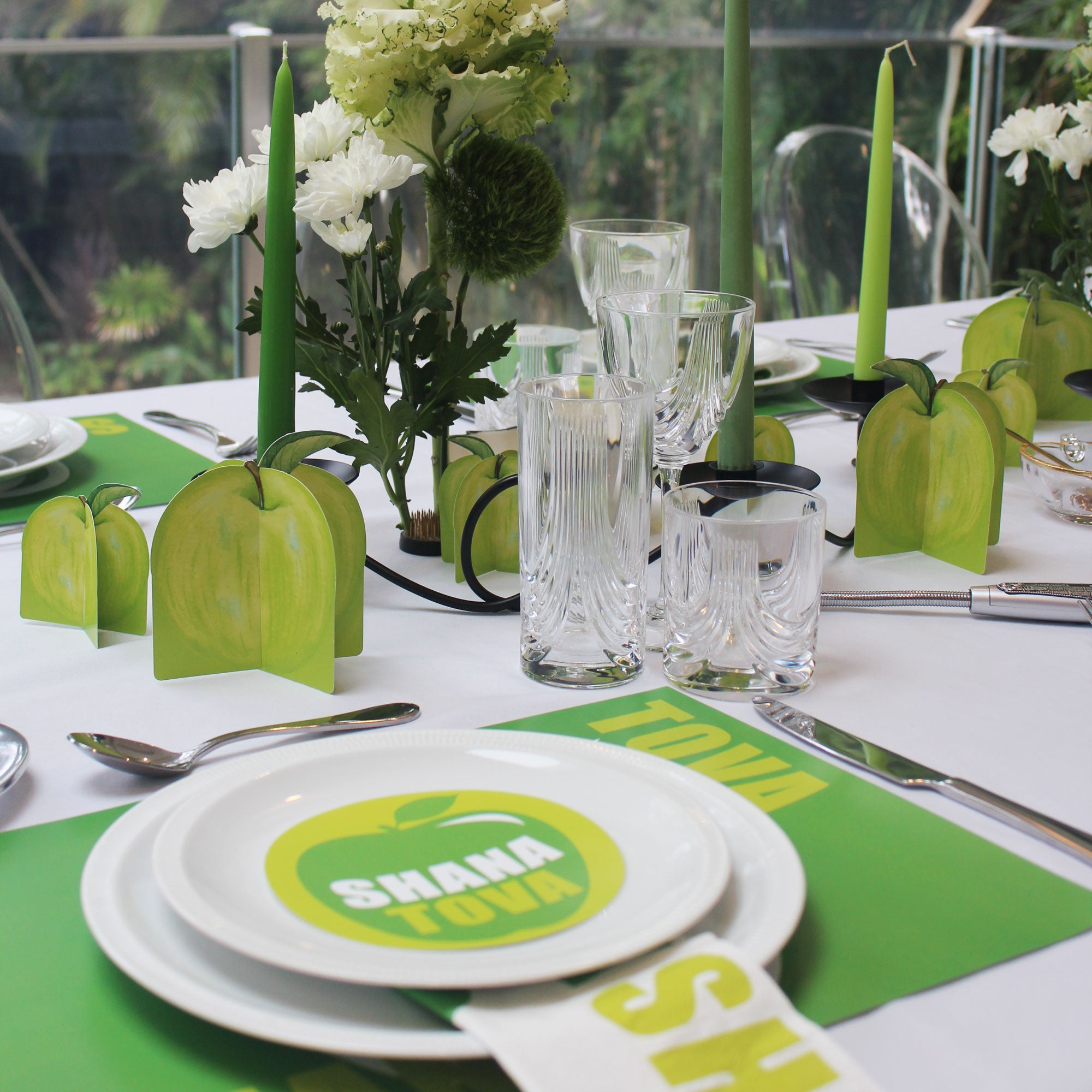 table design -apple plate topper 